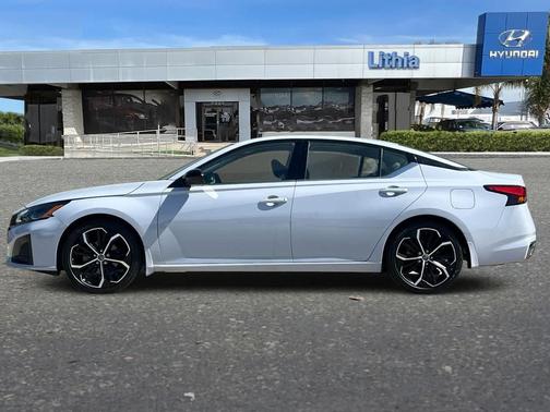 Gray Sky Pearl 2024 Nissan Altima 2.5 SR