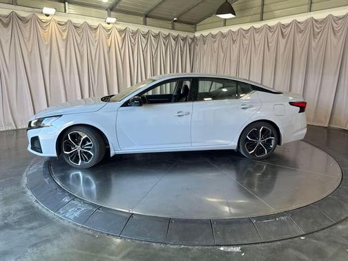 Gray Sky Pearl 2024 Nissan Altima 2.5 SR