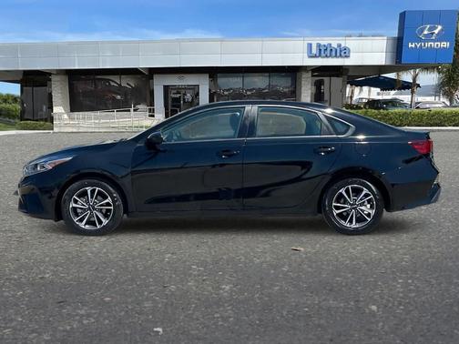 Aurora Black 2024 Kia Forte LXS