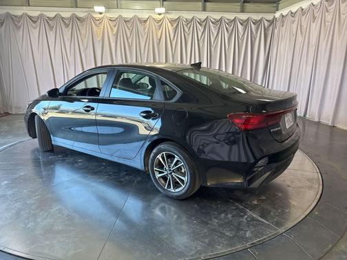 Aurora Black 2024 Kia Forte LXS