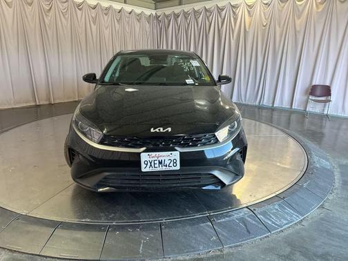 Aurora Black 2024 Kia Forte LXS
