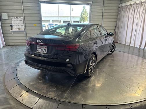 Aurora Black 2024 Kia Forte LXS