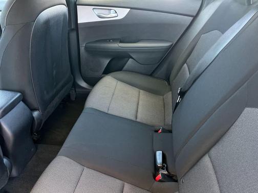 Aurora Black 2024 Kia Forte LXS