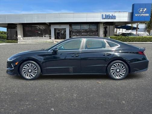 2022 Hyundai SONATA Hybrid SE