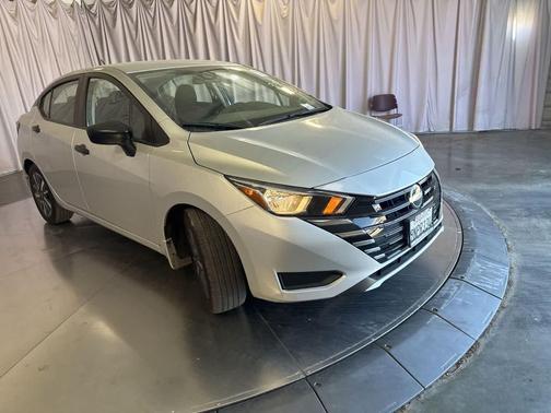 Brilliant Silver Metallic 2024 Nissan Versa 1.6 S