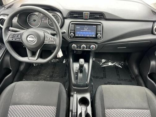 Brilliant Silver Metallic 2024 Nissan Versa 1.6 S