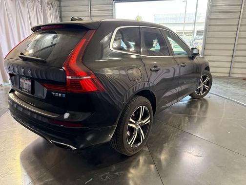 Onyx Black Metallic 2018 Volvo XC60 T5 R-Design