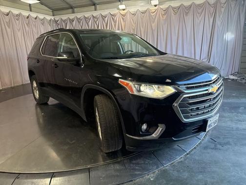 Mosaic Black Metallic 2021 Chevrolet Traverse LT Cloth