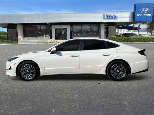 2022 Hyundai SONATA Hybrid SE