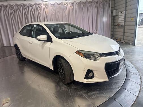 Super White 2016 Toyota Corolla S Plus