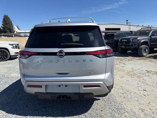 Brilliant Silver Metallic 2025 Nissan Pathfinder SL