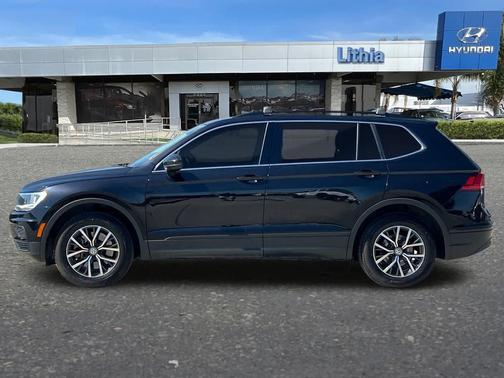 Deep Black Pearl 2019 Volkswagen Tiguan 2.0T SE