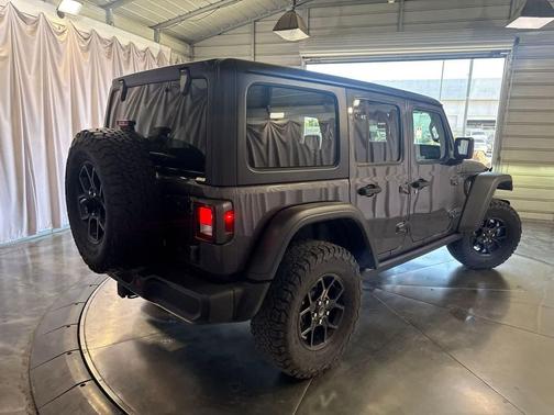 Granite Crystal Metallic Clearcoat 2024 Jeep Wrangler 4xe Willys