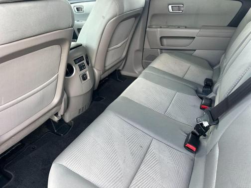 Alabaster Silver Metallic 2015 Honda Pilot LX