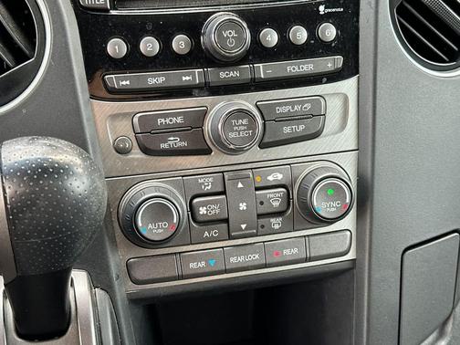 Alabaster Silver Metallic 2015 Honda Pilot LX