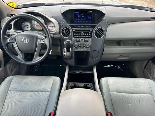 Alabaster Silver Metallic 2015 Honda Pilot LX