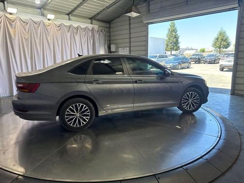 Gray 2019 Volkswagen Jetta 1.4T SEL