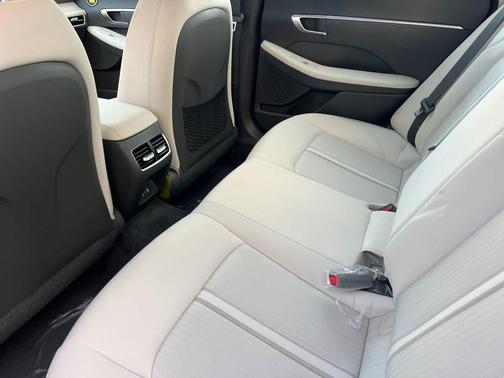 2026 Hyundai SONATA Hybrid Base