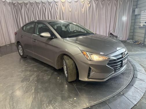 2020 Hyundai ELANTRA SE