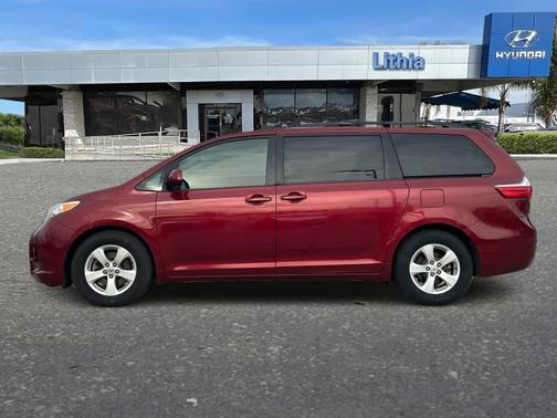2017 Toyota Sienna LE