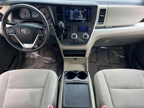 2017 Toyota Sienna LE