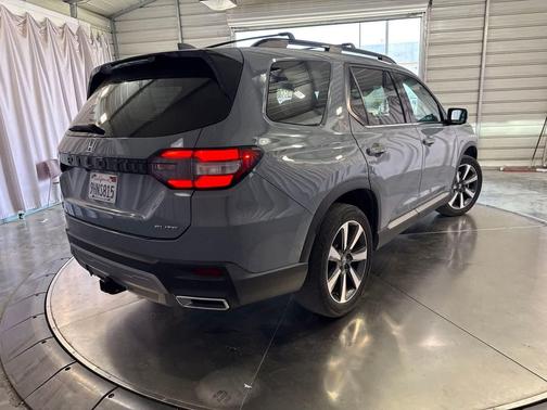 Sonic Gray Pearl 2023 Honda Pilot Elite