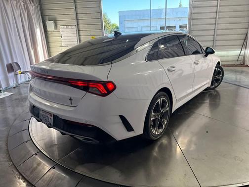 Glacial White Pearl 2022 Kia K5 EX