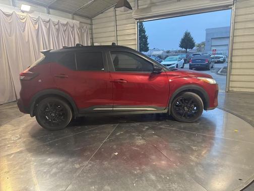 2023 Nissan Kicks SR