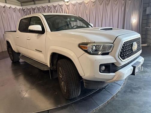 Super White 2018 Toyota Tacoma TRD Sport