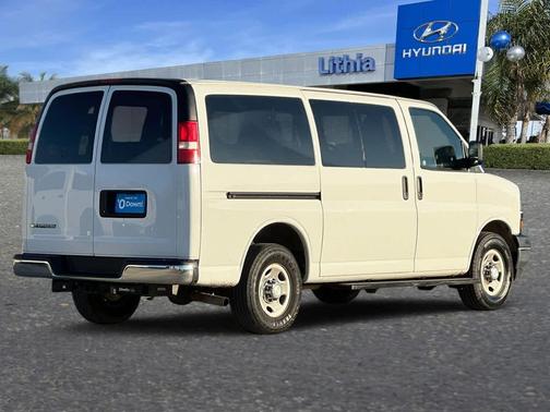 2017 Chevrolet Express 3500 LT