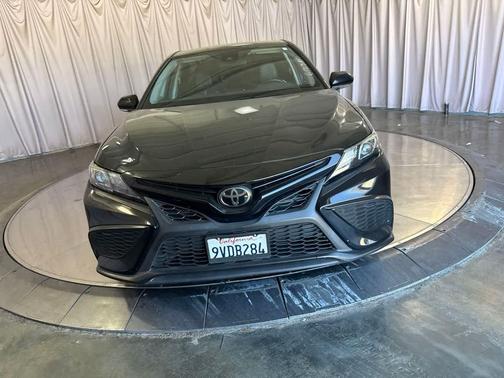 Midnight Black Metallic 2022 Toyota Camry SE