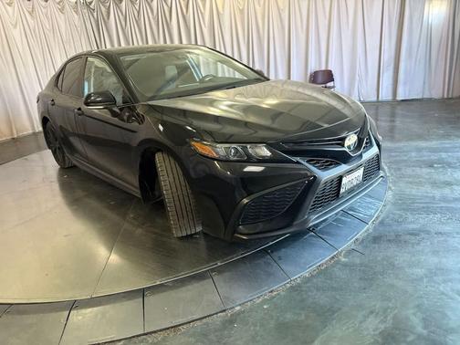 Midnight Black Metallic 2022 Toyota Camry SE