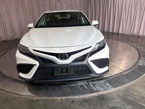 White 2022 Toyota Camry SE