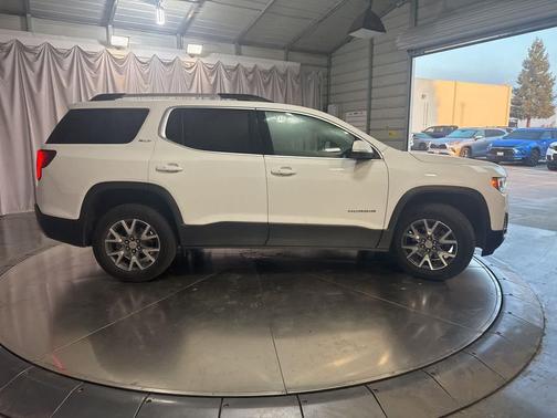 2023 GMC Acadia FWD SLT