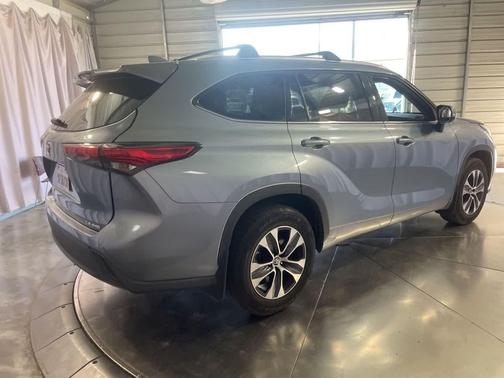 Moon Dust 2020 Toyota Highlander XLE