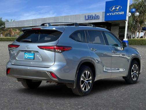 Moon Dust 2020 Toyota Highlander XLE