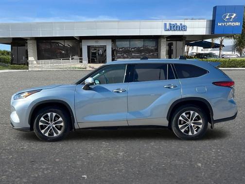 Moon Dust 2020 Toyota Highlander XLE