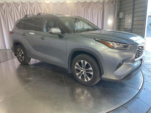 Moon Dust 2020 Toyota Highlander XLE