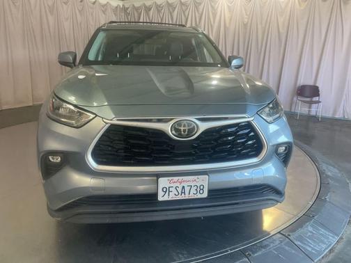 Moon Dust 2020 Toyota Highlander XLE