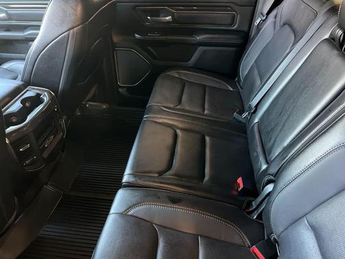 Diamond Black Crystal Pearlcoat 2020 RAM 1500 Rebel