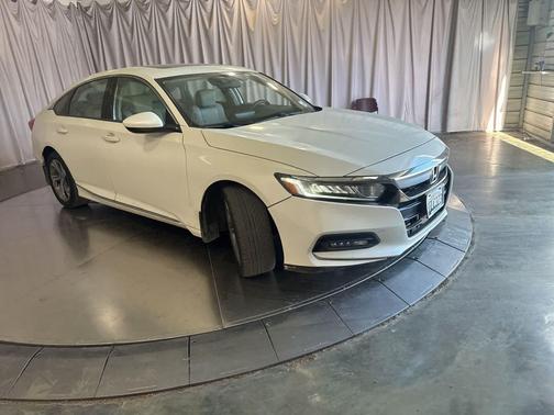 White 2018 Honda Accord EX