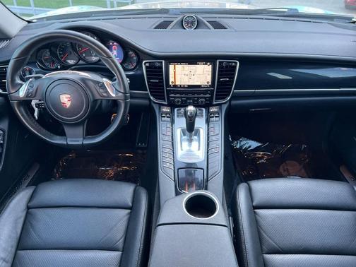2012 Porsche Panamera 4