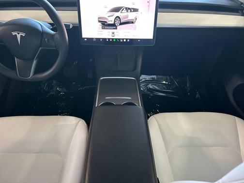 Pearl White Multi-Coat 2023 Tesla Model Y Long Range