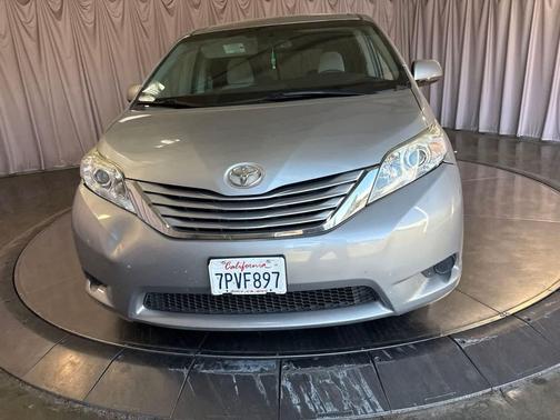 Silver Sky Metallic 2016 Toyota Sienna LE