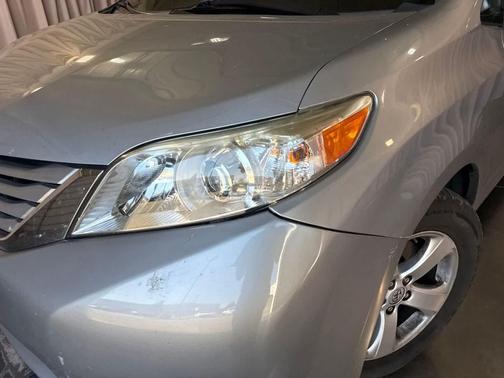 Silver Sky Metallic 2016 Toyota Sienna LE