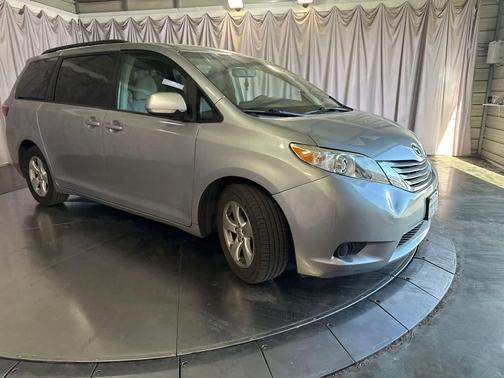 Silver Sky Metallic 2016 Toyota Sienna LE
