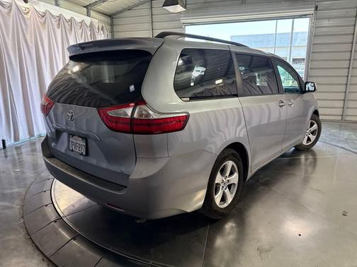 Silver Sky Metallic 2016 Toyota Sienna LE