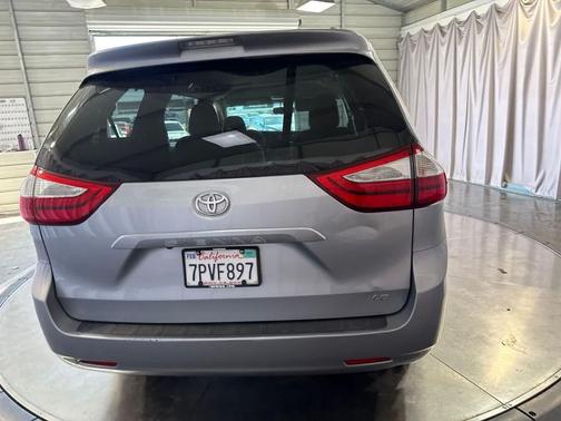 Silver Sky Metallic 2016 Toyota Sienna LE