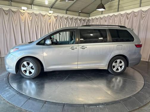 Silver Sky Metallic 2016 Toyota Sienna LE