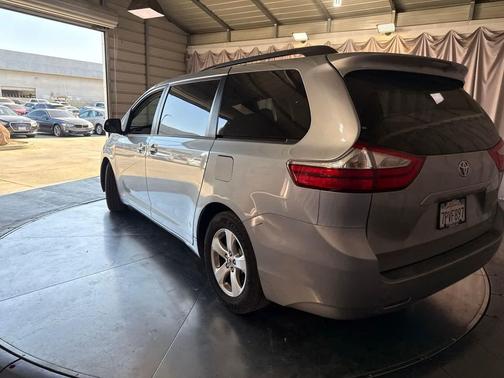 Silver Sky Metallic 2016 Toyota Sienna LE